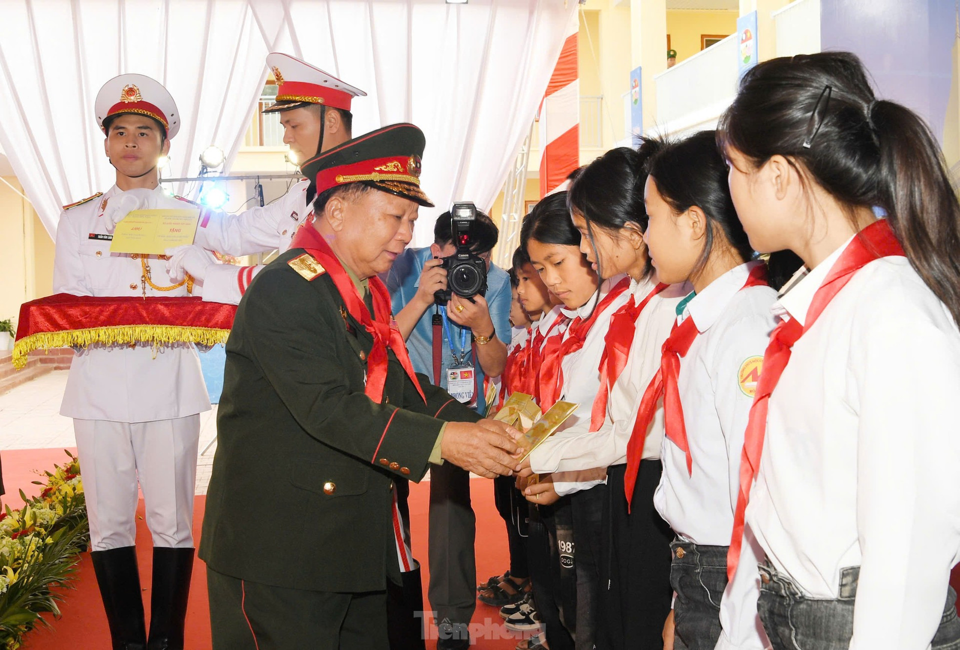 Tình hữu nghị Quân đội Việt Nam - Lào không ngừng được gìn giữ và vun đắp đơm hoa, kết trái ảnh 18