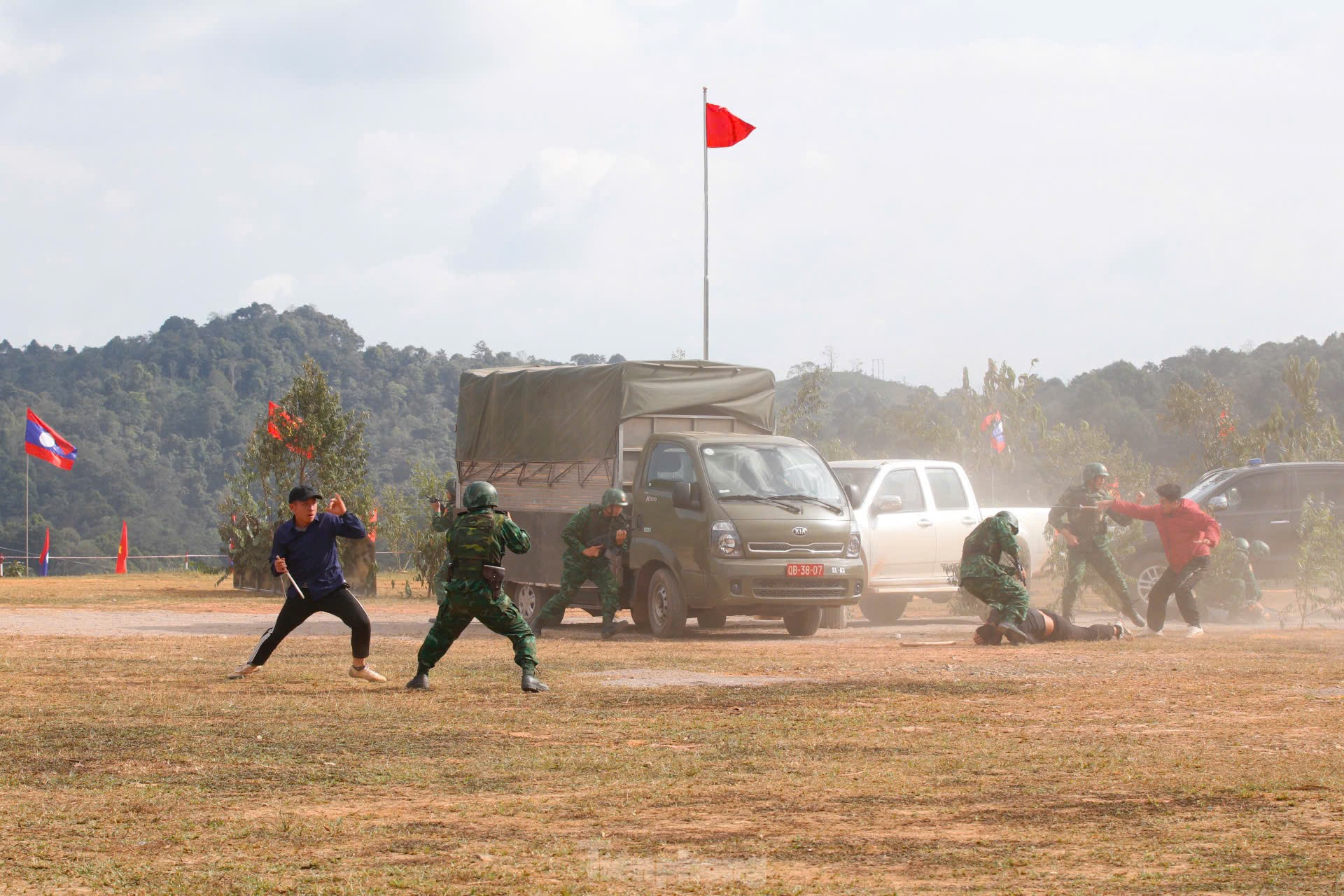 Tình hữu nghị Quân đội Việt Nam - Lào không ngừng được gìn giữ và vun đắp đơm hoa, kết trái ảnh 10