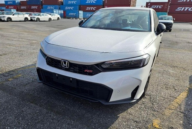 Lô xe Honda Civic bản mới cập bến Việt Nam ảnh 1