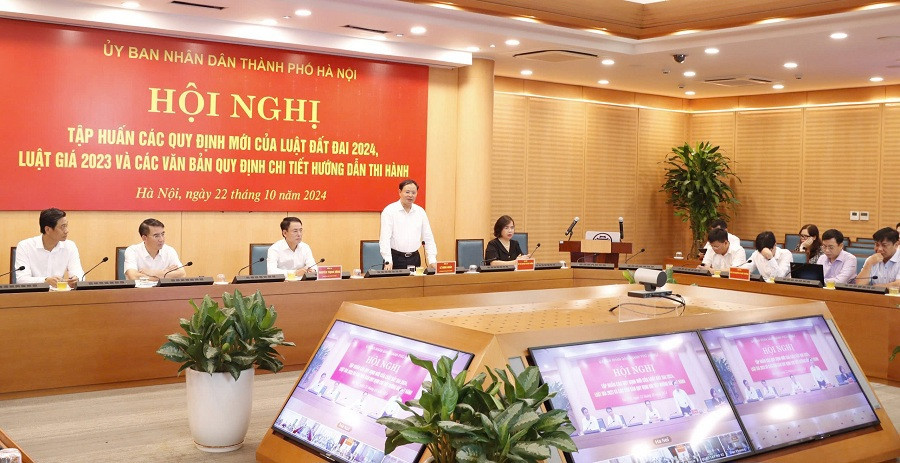 Quan cảnh hội nghị.