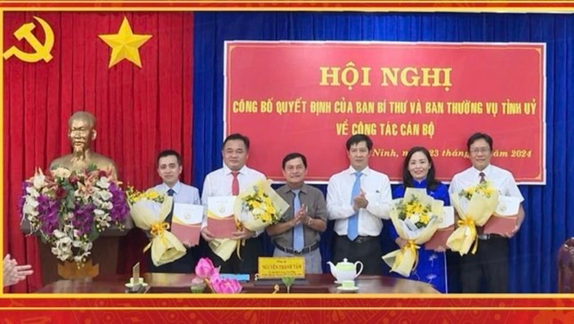 Công bố quyết định của Ban Bí thư Trung ương Đảng về công tác cán bộ ảnh 1