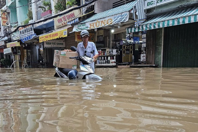 Khu vực thuộc dự án đầu tư chống ngập vẫn chìm trong nước, Chủ tịch Cần Thơ chỉ đạo làm rõ ảnh 1