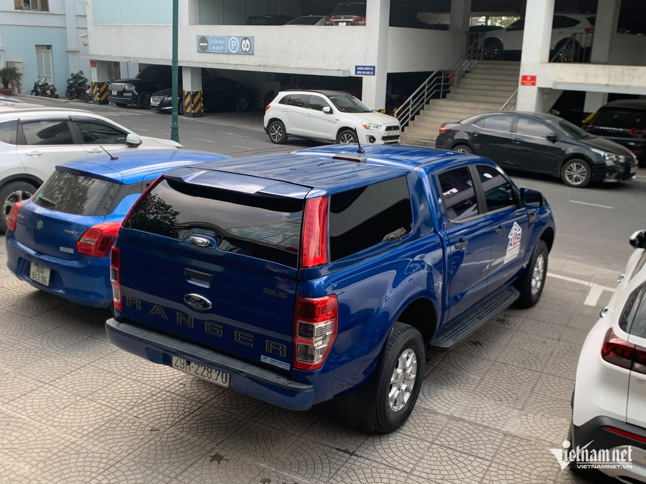 W-nap thung cao cho Ford Ranger.jpg