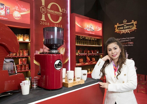 Nữ hoàng cà phê Lê Hoàng Diệp Thảo hé lộ tuyệt chiêu quảng bá King Coffee qua chương trình Paris By Night