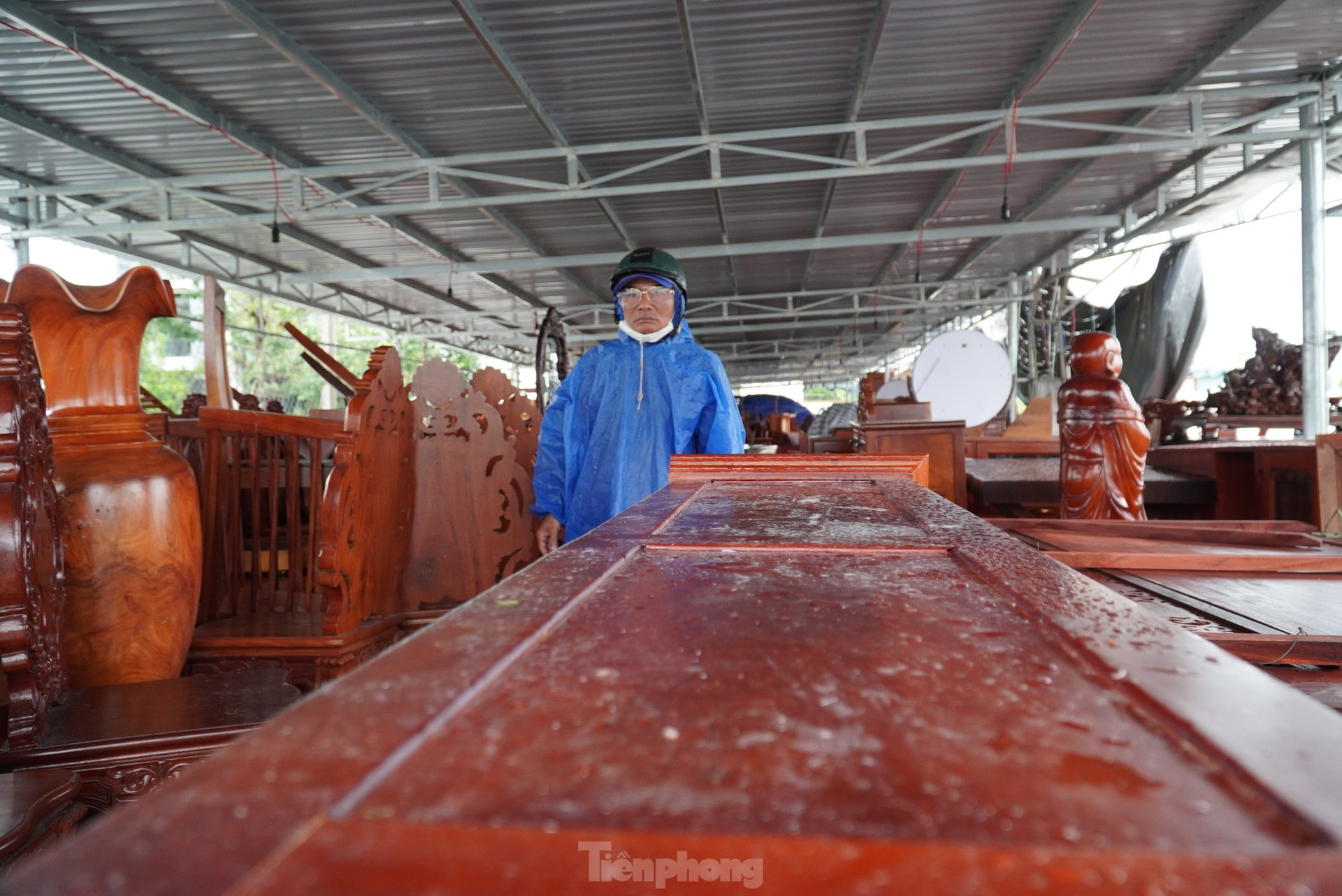 Đà Nẵng: Bão đánh sập kho hàng gần 500 mét vuông trong tích tắc ảnh 3