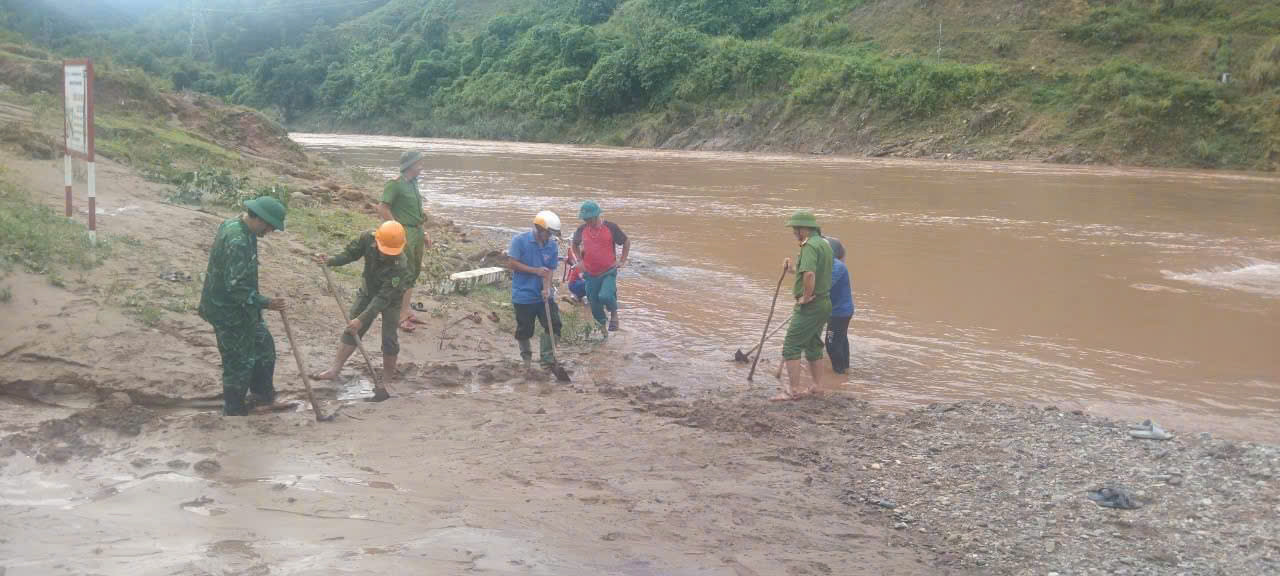 Quảng Trị sơ tán hơn 2.400 người dân, cho học sinh nghỉ học để tránh lũ- Ảnh 7.