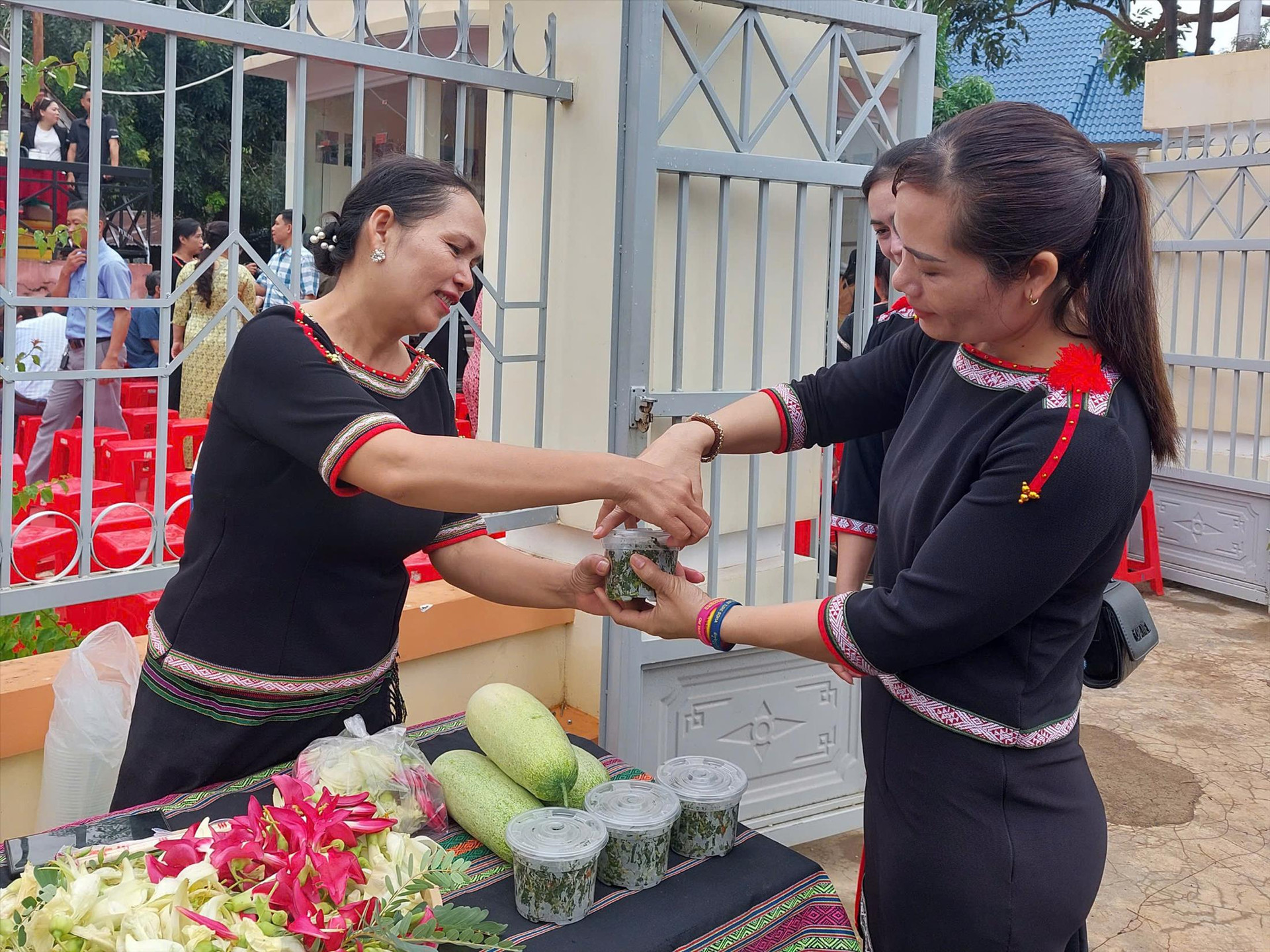 Về buôn nghe chuyện du lịch