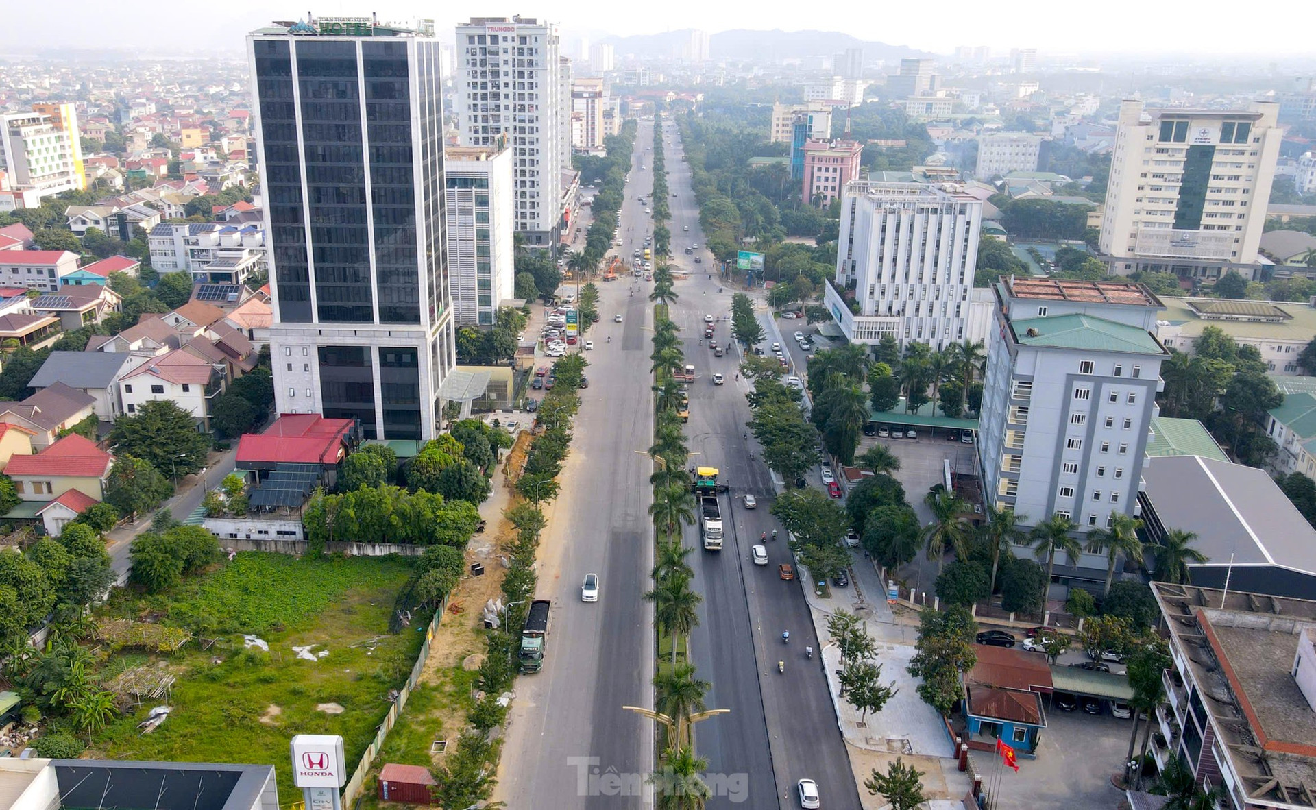 Nhếch nhác, hiểm nguy trên công trình thi công trăm tỉ đồng ảnh 1