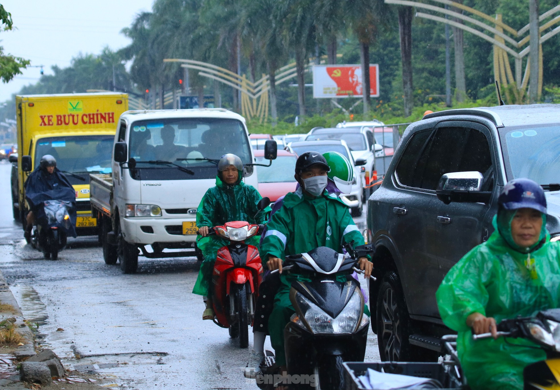 Nhếch nhác, hiểm nguy trên công trình thi công trăm tỉ đồng ảnh 5