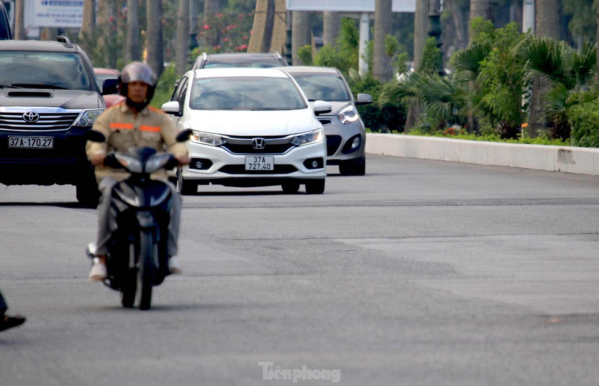 Nhếch nhác, hiểm nguy trên công trình thi công trăm tỉ đồng ảnh 16