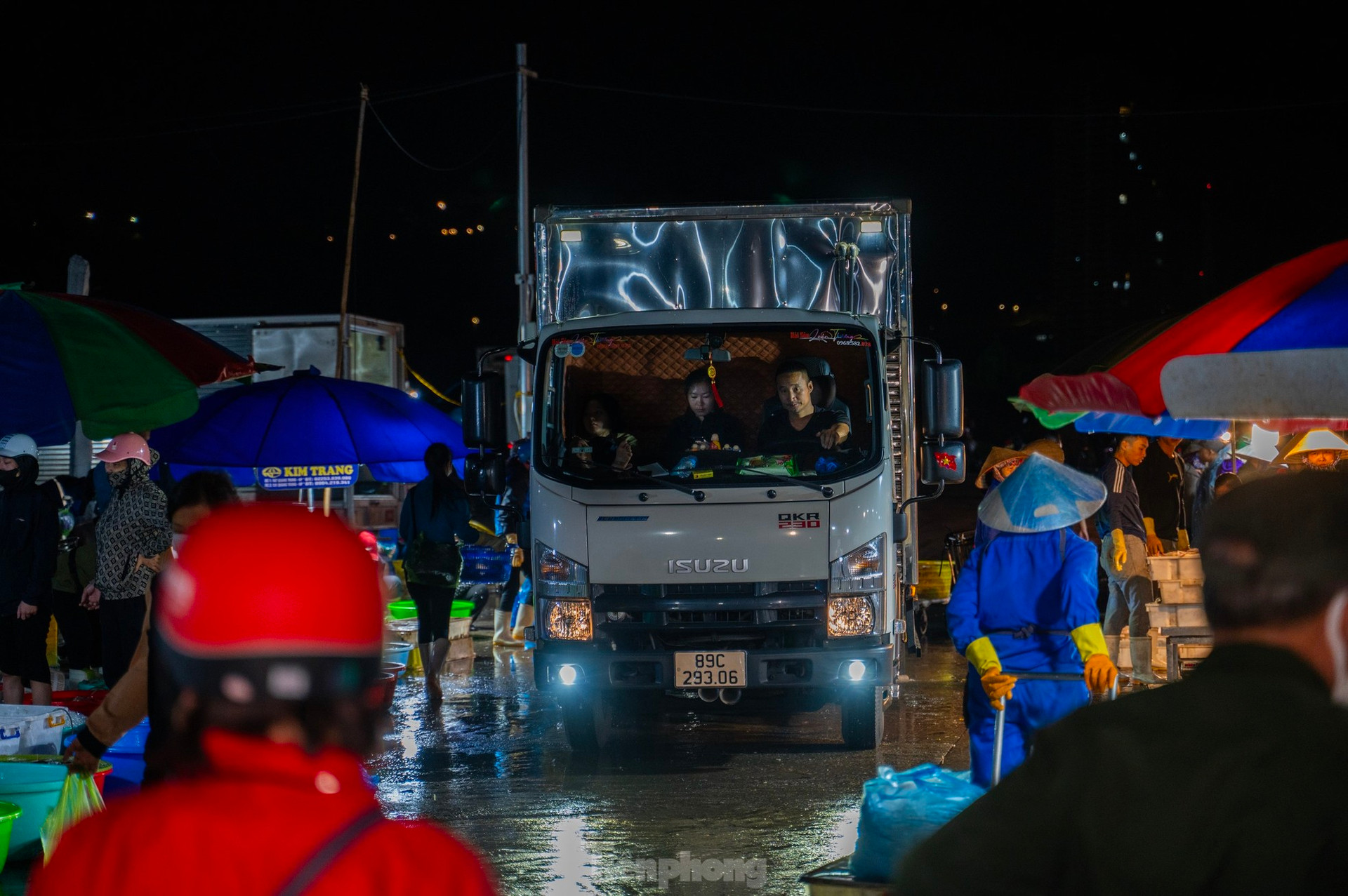 Chợ cá 'không ngủ' duy nhất ở vịnh Hạ Long ảnh 10