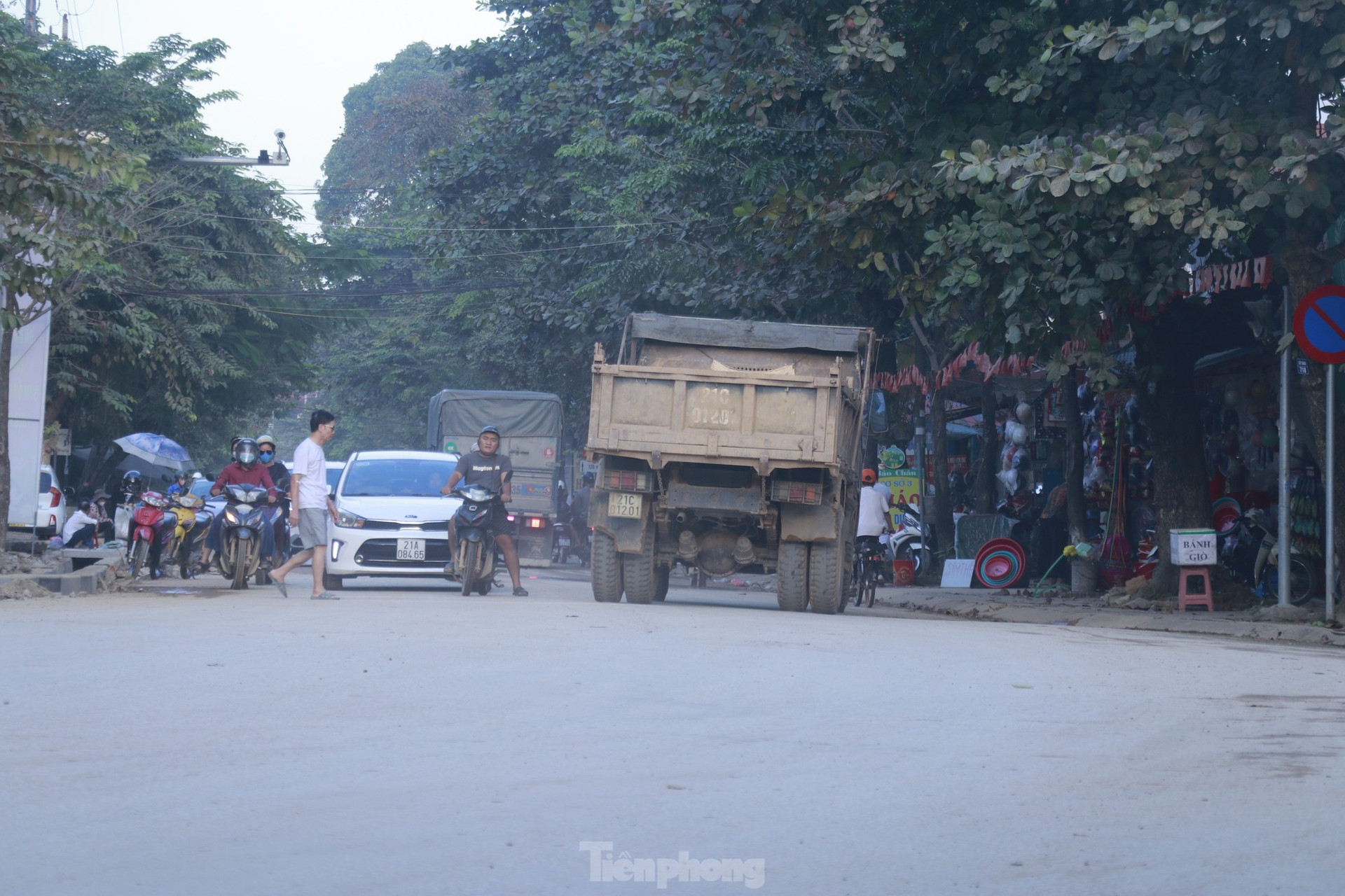 Sạt lở ‘rình rập’, san gạt khắp nơi, người dân Yên Bái sống chung với bụi ảnh 15