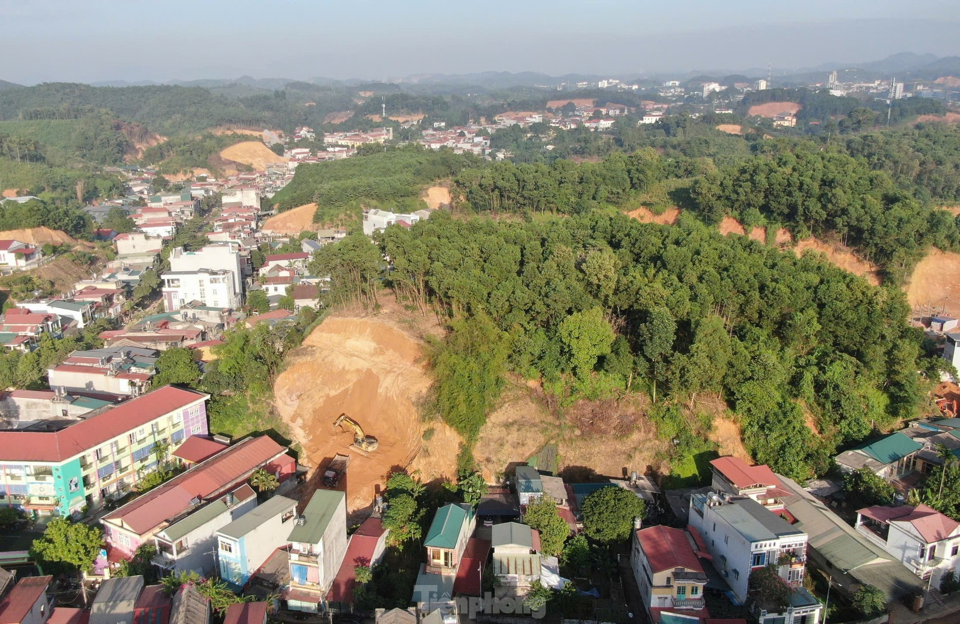 Sạt lở ‘rình rập’, san gạt khắp nơi, người dân Yên Bái sống chung với bụi ảnh 5