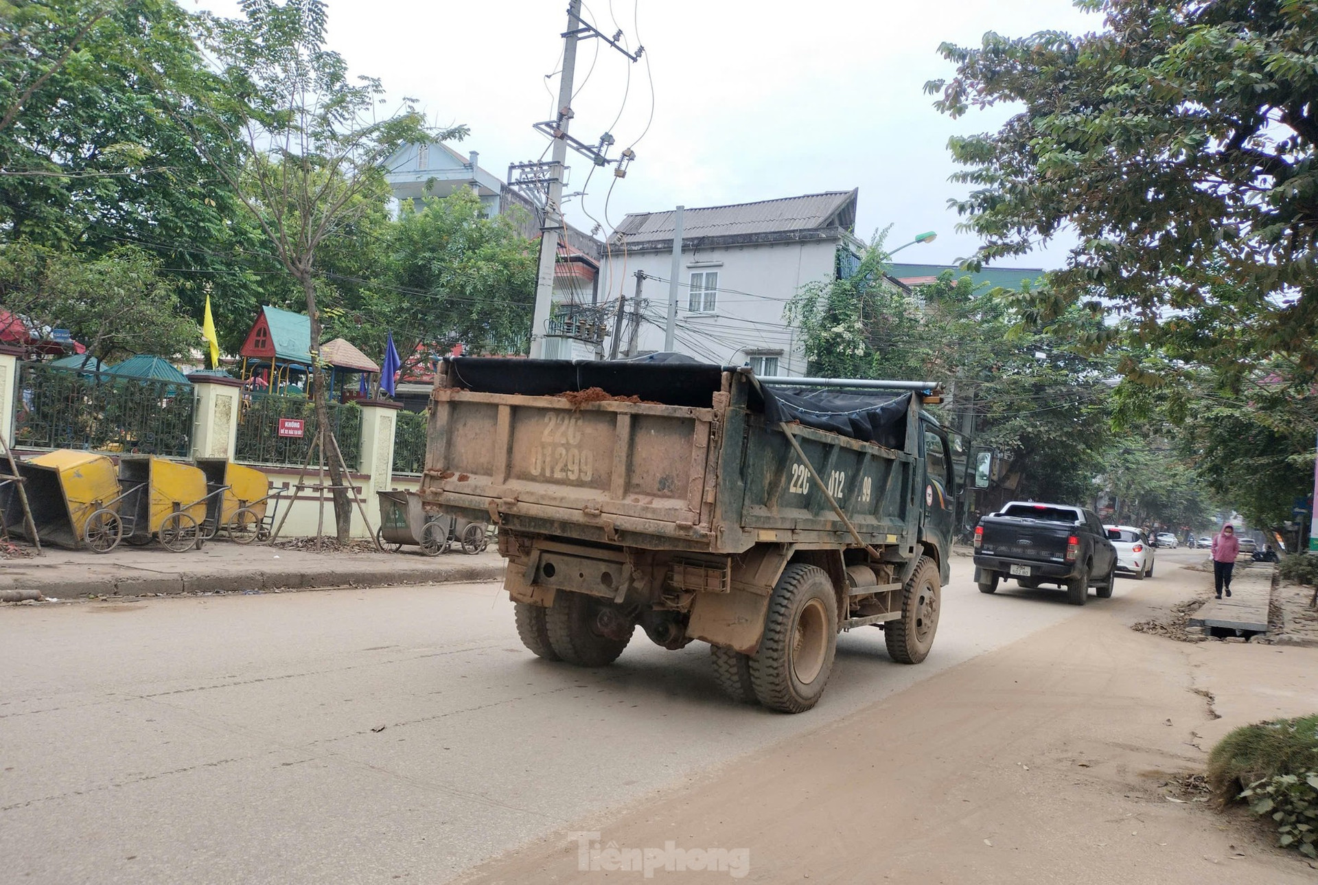 Sạt lở ‘rình rập’, san gạt khắp nơi, người dân Yên Bái sống chung với bụi ảnh 14