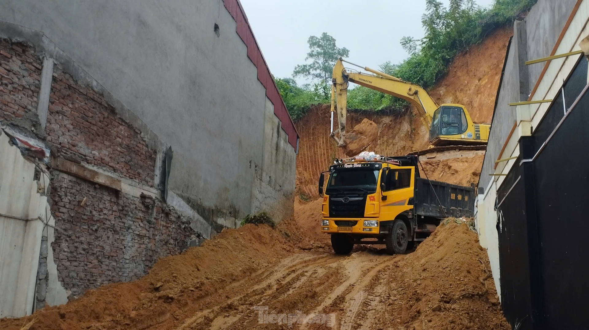 Sạt lở ‘rình rập’, san gạt khắp nơi, người dân Yên Bái sống chung với bụi ảnh 8