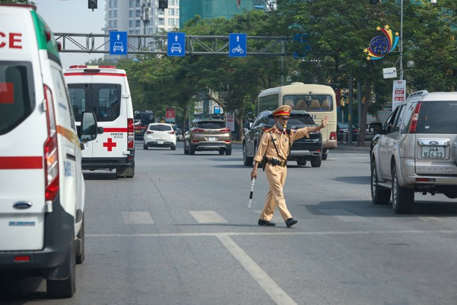 CSGT Hà Nội và câu chuyện về 'chuyến xe chuyển giao sự sống' ảnh 6