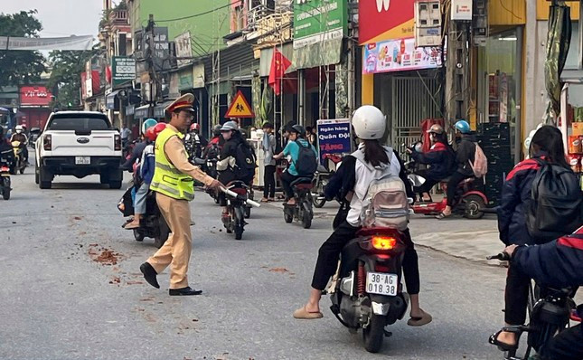 Xử phạt hàng trăm học sinh Hà Tĩnh vi phạm giao thông ảnh 3