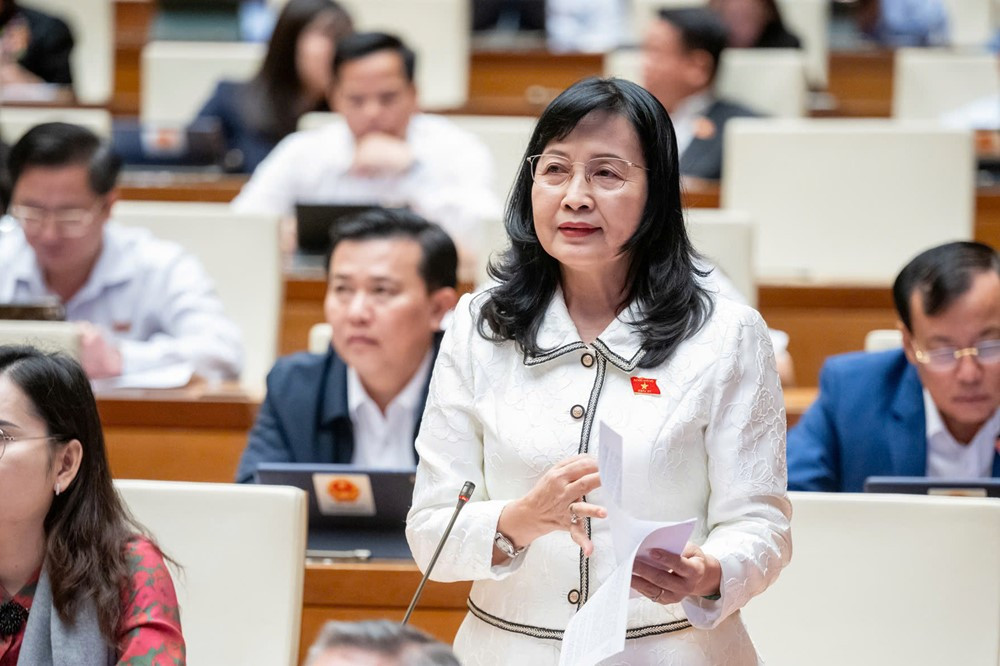 ĐBQH Bùi Hoài Sơn: “Nhiều người cay đắng nói rằng người Việt đang ở đây nhưng tâm hồn, tinh thần đã vượt biên, bị thao túng bởi Facebook, YouTube, TikTok hết rồi” - ảnh 2