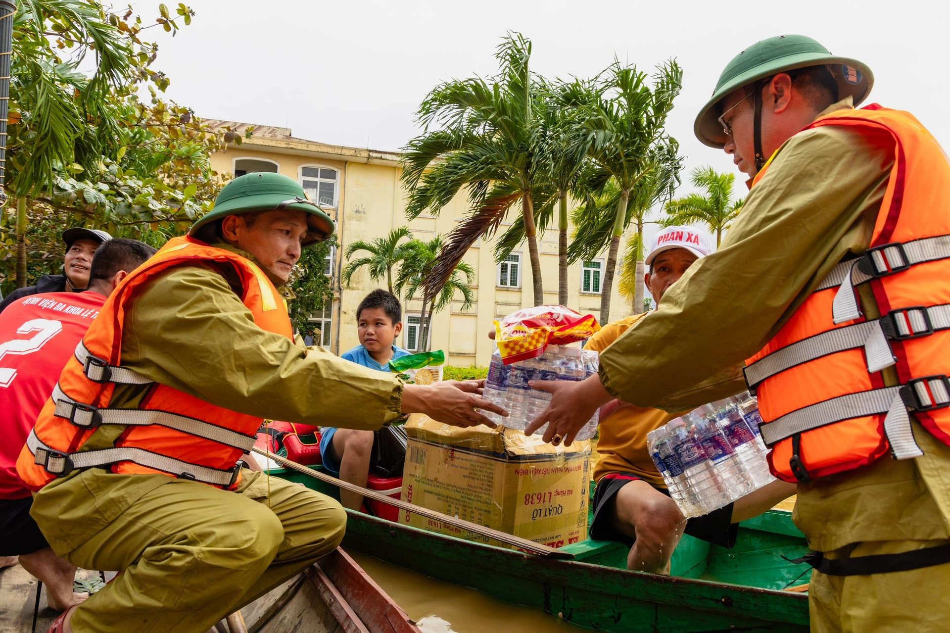 Những hình ảnh mới nhất nơi 'rốn lũ' Quảng Bình ảnh 5