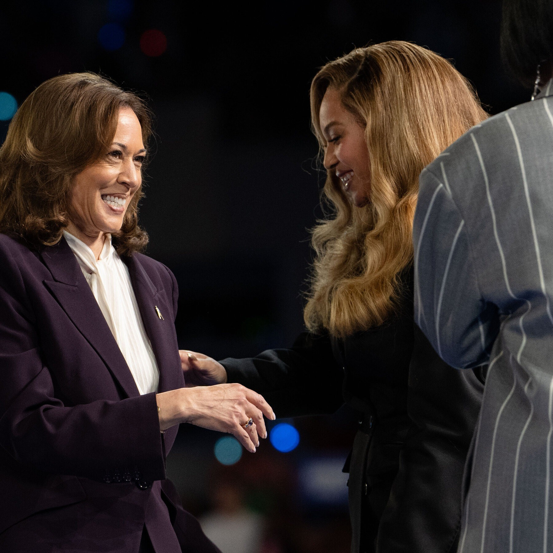 Giới nghệ sĩ chia rẽ vì ông Trump và bà Kamala Harris ảnh 3