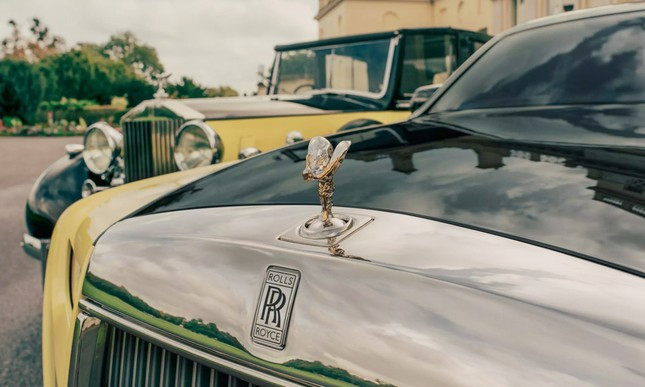 Chiêm ngưỡng độc bản Rolls-Royce Phantom Goldfinger mạ vàng ảnh 3