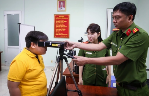 Đi làm thẻ căn cước, người dân phải đóng lệ phí bao nhiêu?