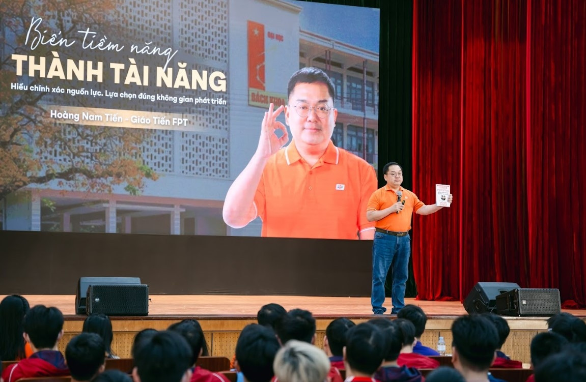 Ông Hoàng Nam Tiến: 'Thế hệ làm chủ AI là thế hệ lãnh đạo tương lai'