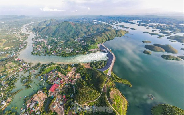 Từ chuyện hồ Thác Bà thoát hiểm: Cần sửa đổi quy trình vận hành liên hồ chứa ảnh 1