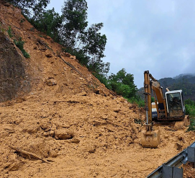 Lũ lụt gây thiệt hại nặng nề với giao thông Quảng Bình ảnh 5