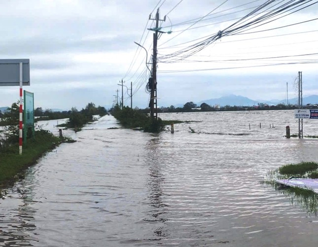 Nhiều vùng còn ngập lụt, hàng nghìn học sinh tại Thừa Thiên-Huế chưa thể đến trường ảnh 2