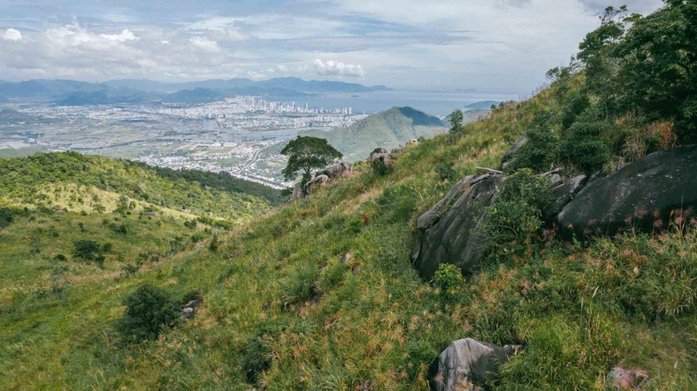 Dãy núi có đỉnh cao gần 1.000m là ‘nóc nhà’ của thành phố biển, chỉ cách trung tâm Nha Trang 7km - ảnh 3