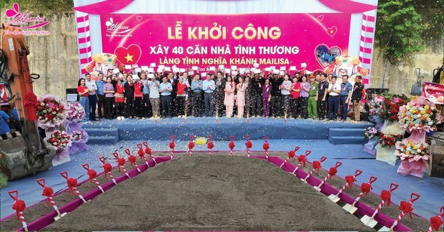 Vừa khởi công xây 40 căn nhà tình thương ở Cao Bằng, 'bà trùm thẩm mỹ' Mailisa tiếp tục đến vùng lũ Quảng Bình, hỗ trợ bà con 2 tỷ - ảnh 3