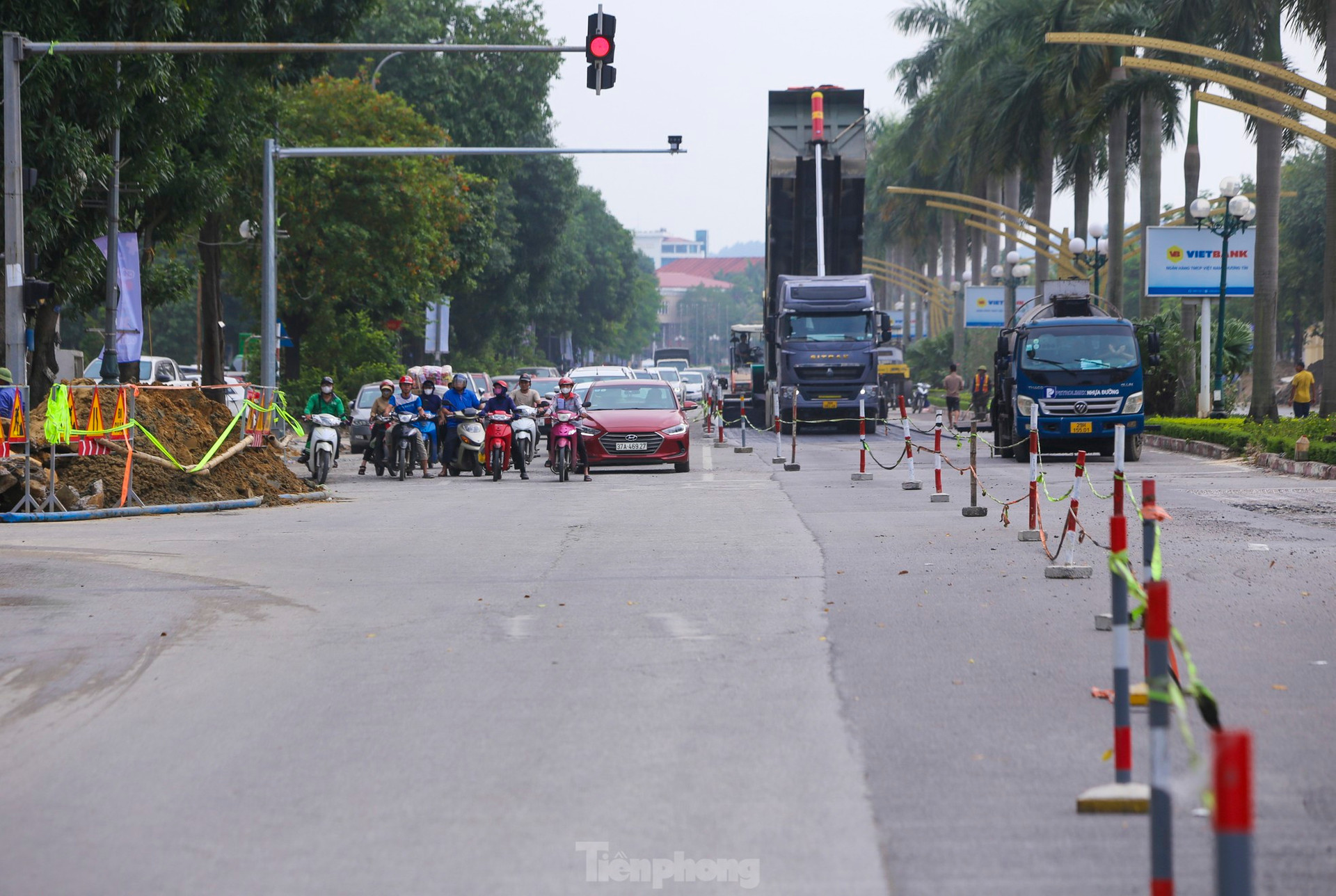 Kinh hoàng cảnh thổi bụi mịt mù 'tra tấn' người đi đường ảnh 12