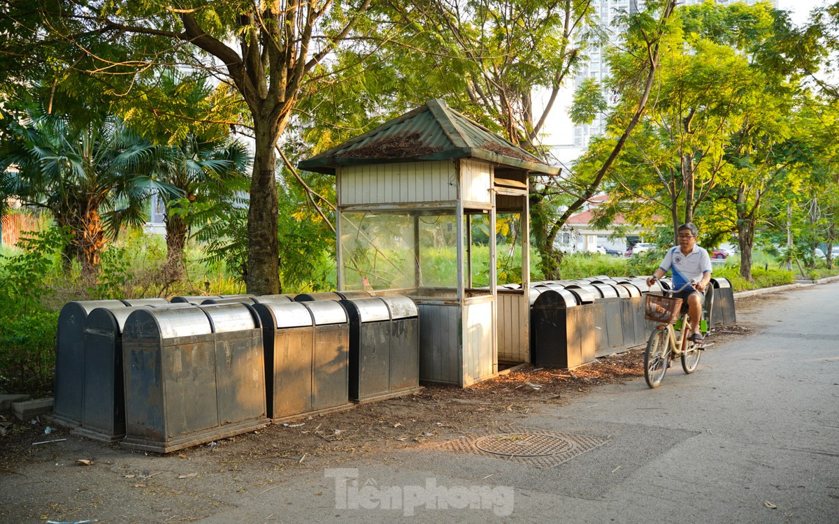 Công viên hồ điều hòa Mai Dịch xuống cấp, đường chạy bộ chi chít 'ổ gà, ổ voi' ảnh 11