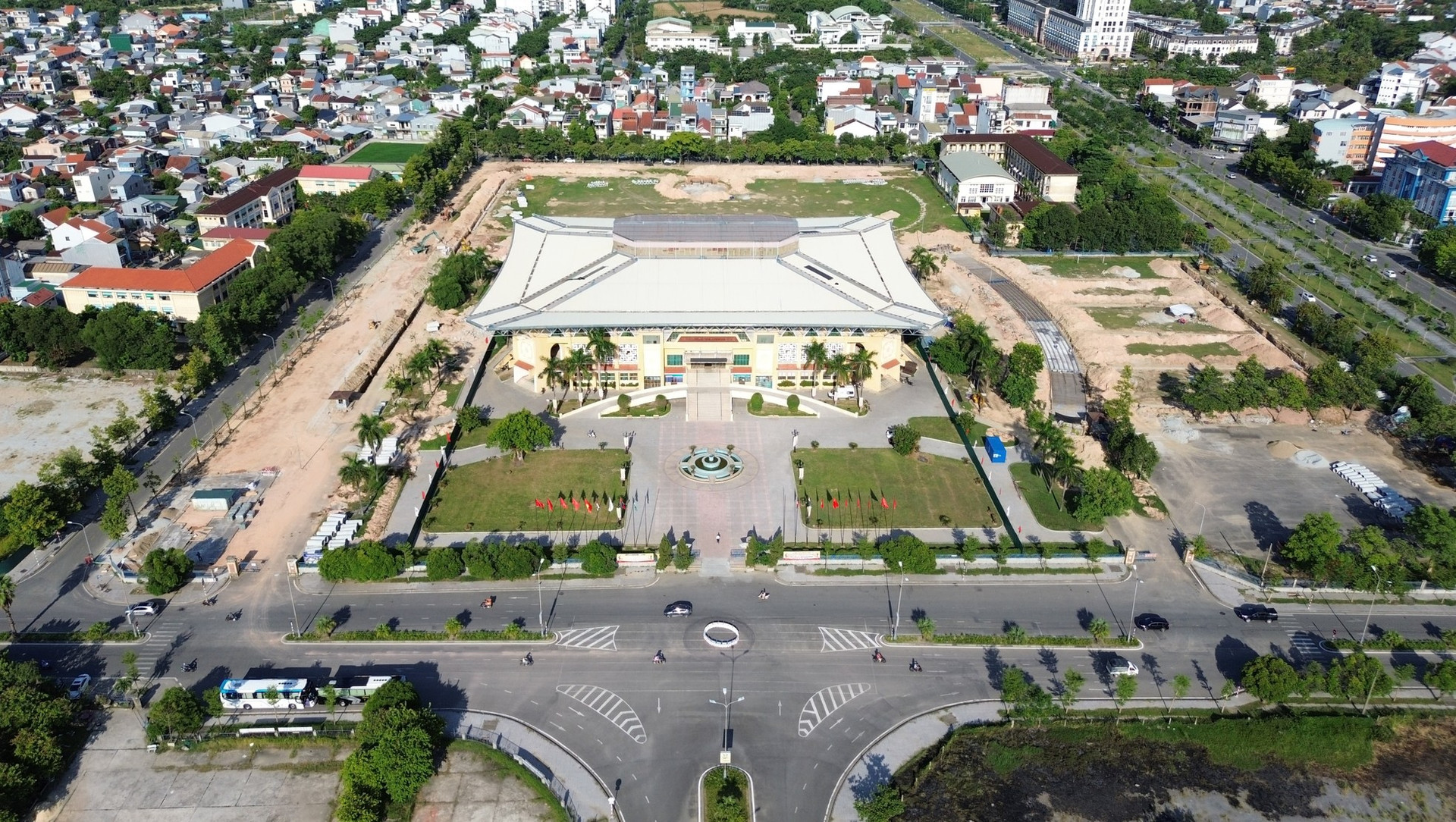 Trung tâm huấn luyện thể thao ‘mắc kẹt’ giữa dự án quảng trường gần 200 tỷ tại Huế ảnh 1