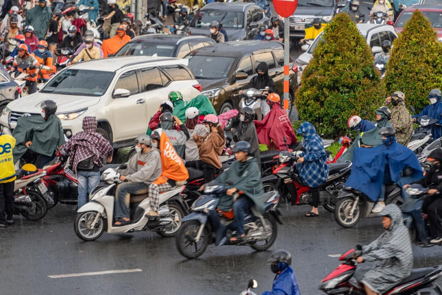 Đề xuất đường sắt nhẹ LRT đi thẳng từ TPHCM đến cửa khẩu quốc tế Mộc Bài? ảnh 1