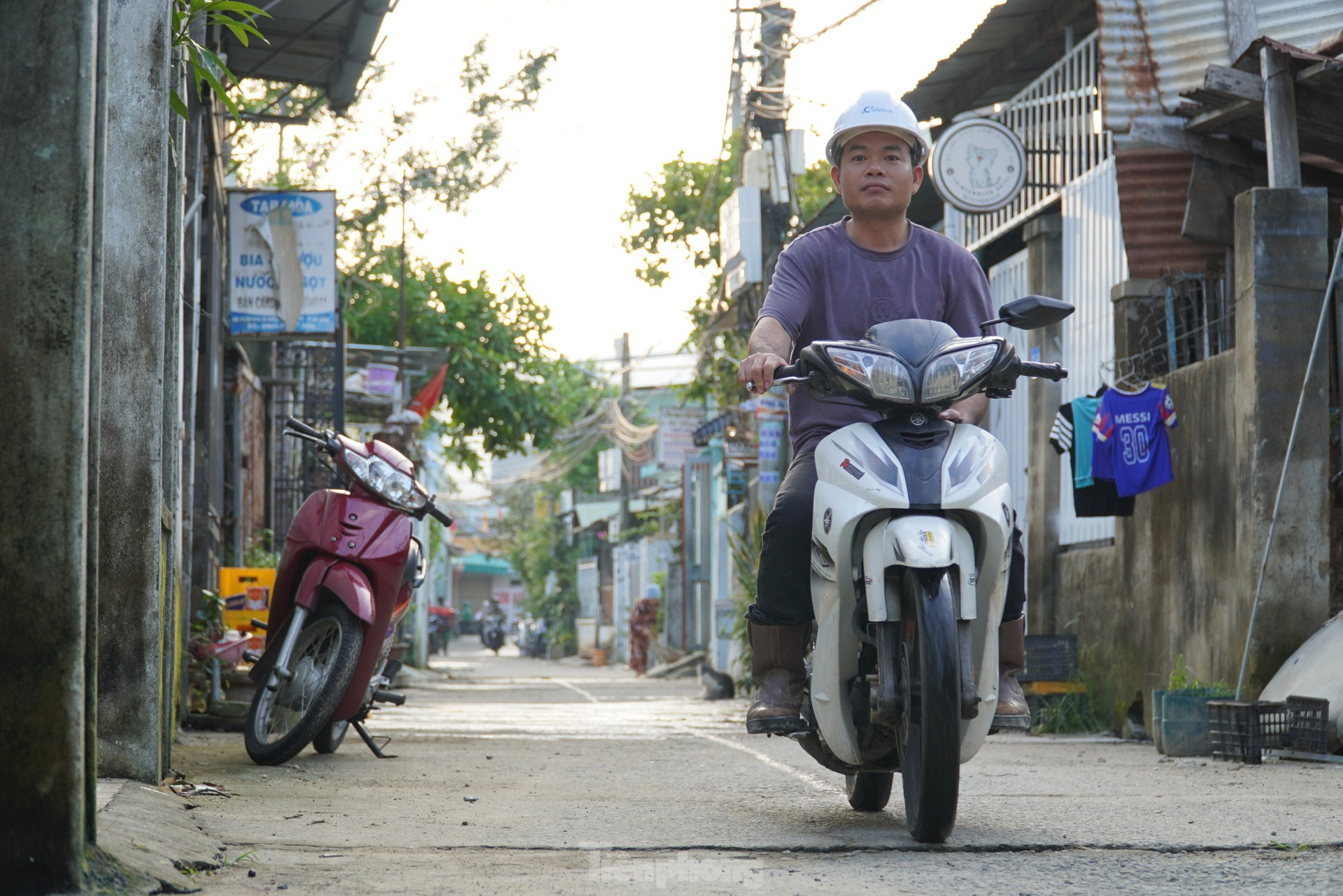 Dân vùng ngập nhất Đà Nẵng kê tài sản lên giường tầng cả tháng vì 'mưa lũ đỉnh điểm' ảnh 14