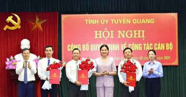 Tỉnh ủy Tuyên Quang công bố quyết định về công tác cán bộ ảnh 1