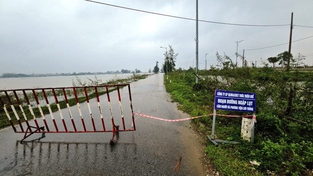 Chưa hết lụt, nhiều vùng trũng Thừa Thiên-Huế đối mặt mưa cực lớn, úng ngập trầm trọng ảnh 2