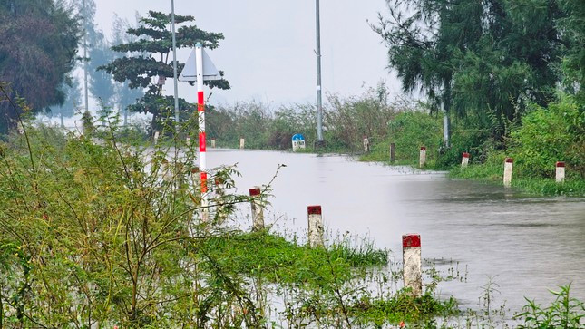 Chưa hết lụt, nhiều vùng trũng Thừa Thiên-Huế đối mặt mưa cực lớn, úng ngập trầm trọng ảnh 7