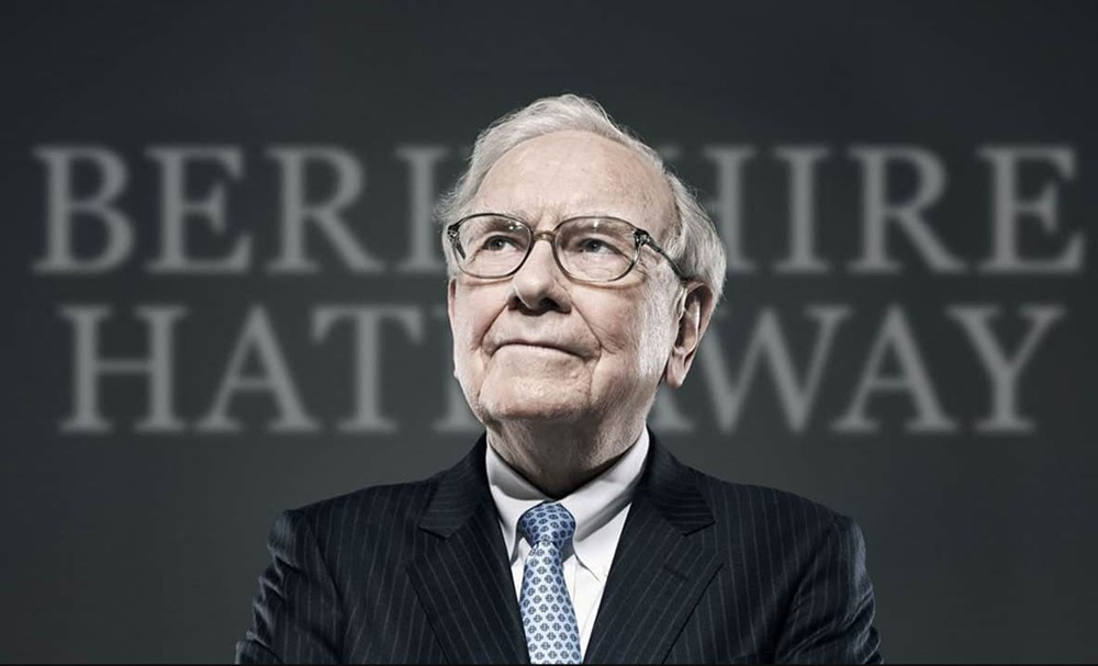 Xả mạnh cổ phiếu, công ty của Warren Buffett nắm giữ 'núi tiền mặt' kỷ lục 325 tỷ USD - ảnh 1