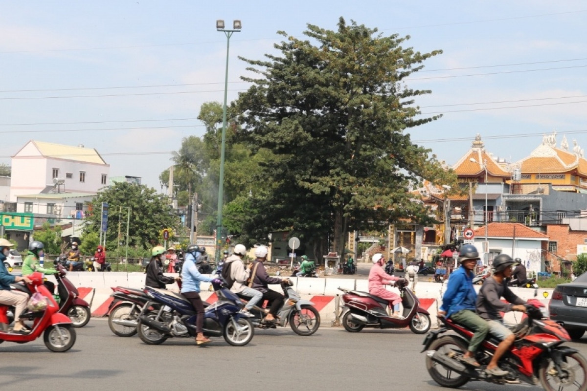 Vòng xuyến trên tuyến đường đẹp nhất nội đô TP. HCM bị dỡ bỏ