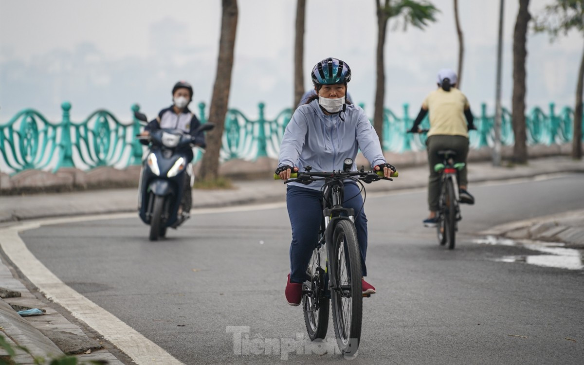 Trời Hà Nội mờ đục vì ô nhiễm, một số nơi không khí ở mức xấu ảnh 8