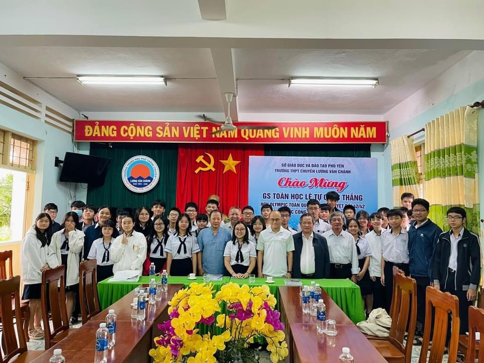 ‘Thiên tài’ Toán học Việt Nam từng đoạt Huy chương Vàng Olympic Toán quốc tế năm 17 tuổi, làm rạng danh nền Toán học nước nhà: Hiện là một Giáo sư hết lòng cống hiến cho nền giáo dục nước nhà - ảnh 4