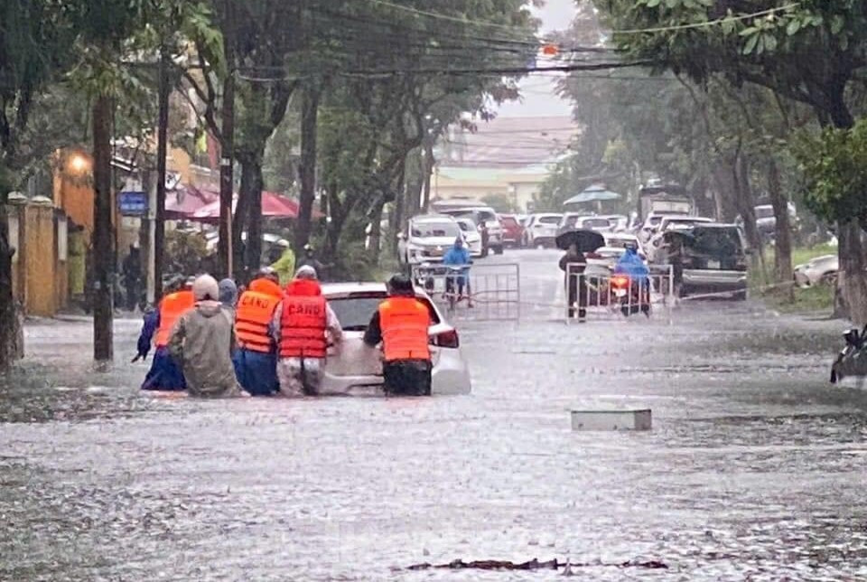 Khu dân cư giữa trung tâm Đà Nẵng di tản nhiều hộ dân vì nước ngập ảnh 10