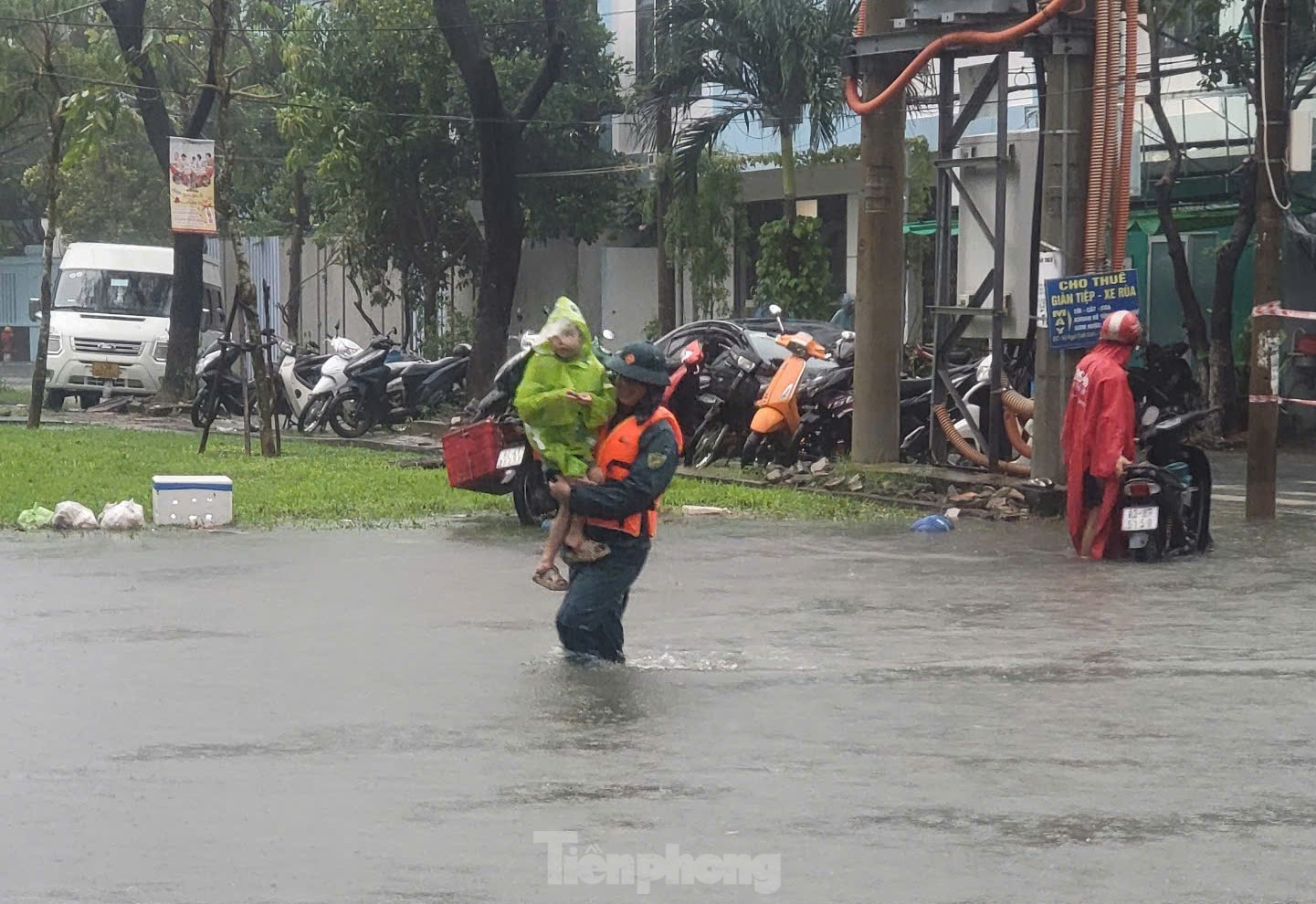 Khu dân cư giữa trung tâm Đà Nẵng di tản nhiều hộ dân vì nước ngập ảnh 9