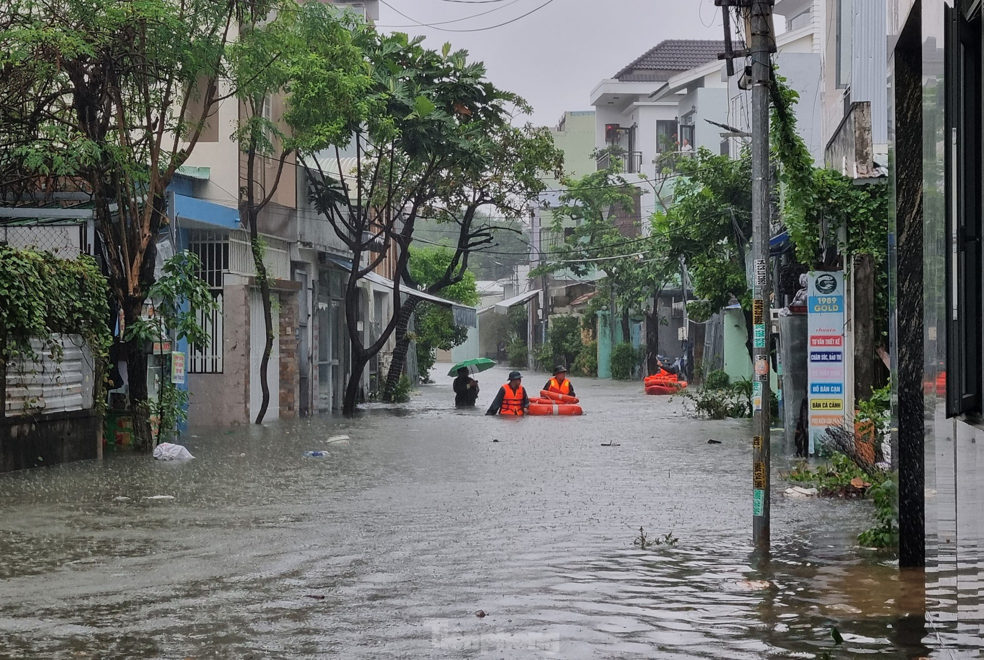 Khu dân cư giữa trung tâm Đà Nẵng di tản nhiều hộ dân vì nước ngập ảnh 1