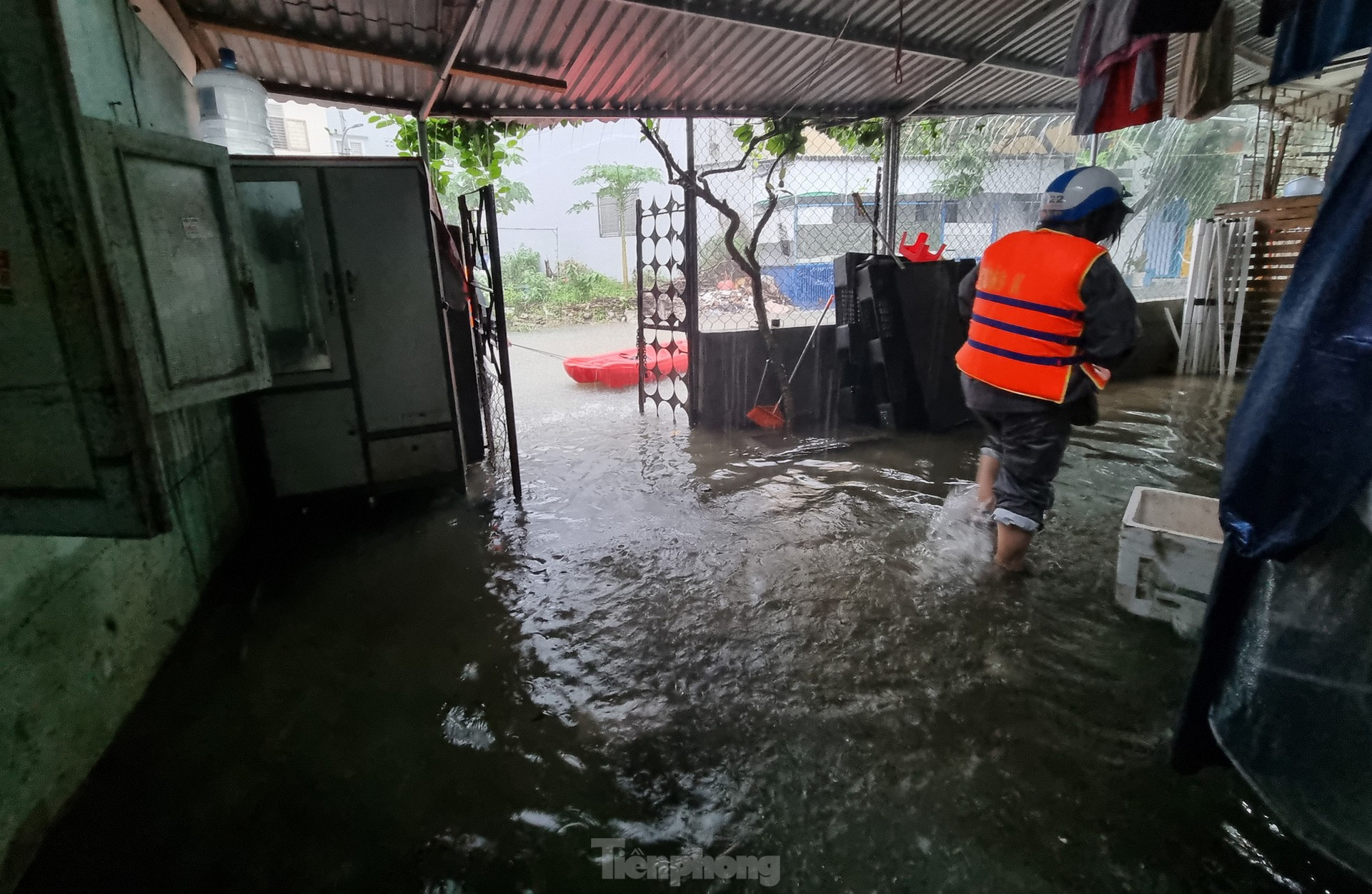 Khu dân cư giữa trung tâm Đà Nẵng di tản nhiều hộ dân vì nước ngập ảnh 6