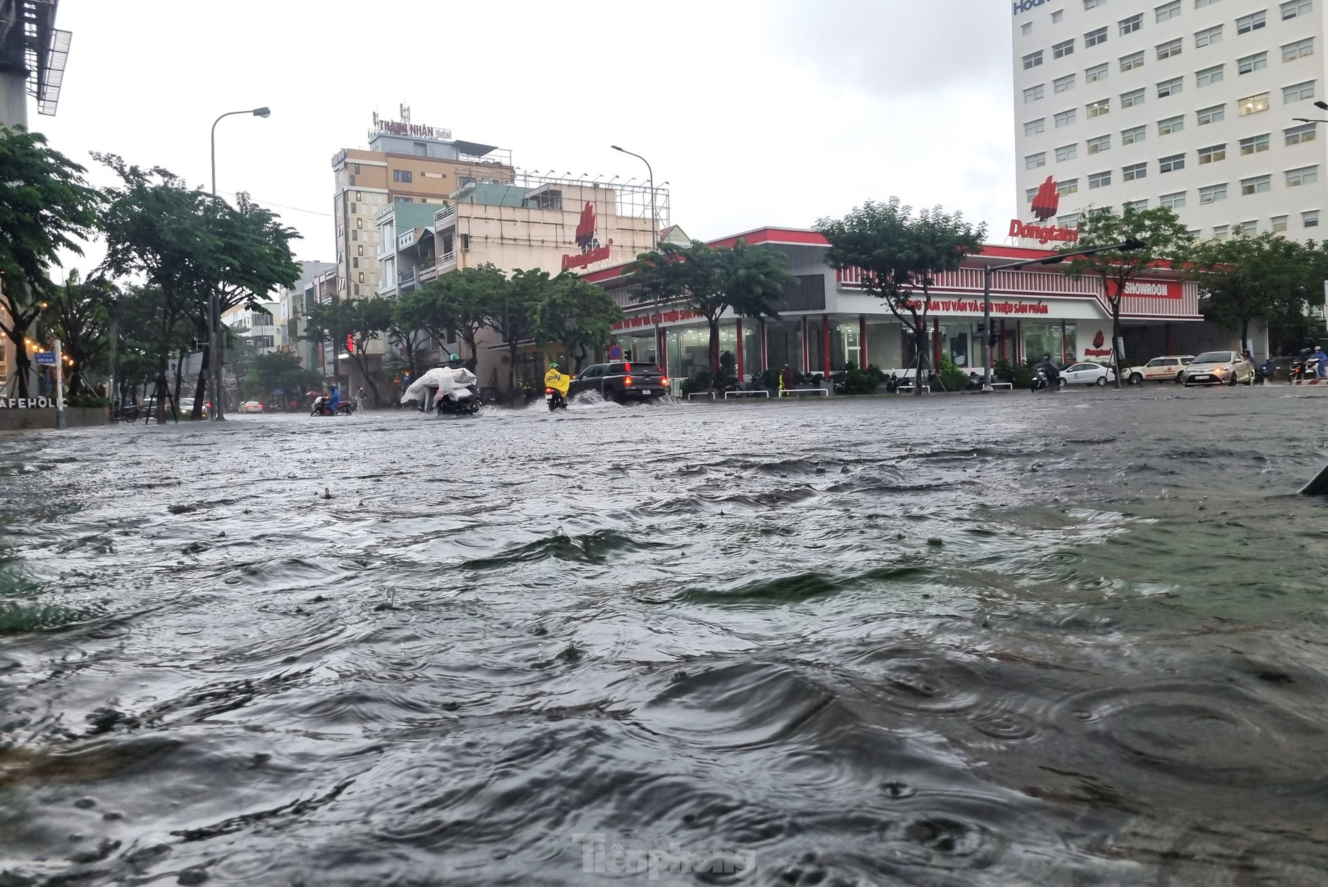 Khu dân cư giữa trung tâm Đà Nẵng di tản nhiều hộ dân vì nước ngập ảnh 16