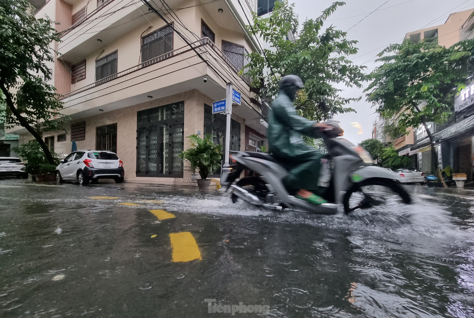 Khu dân cư giữa trung tâm Đà Nẵng di tản nhiều hộ dân vì nước ngập ảnh 14